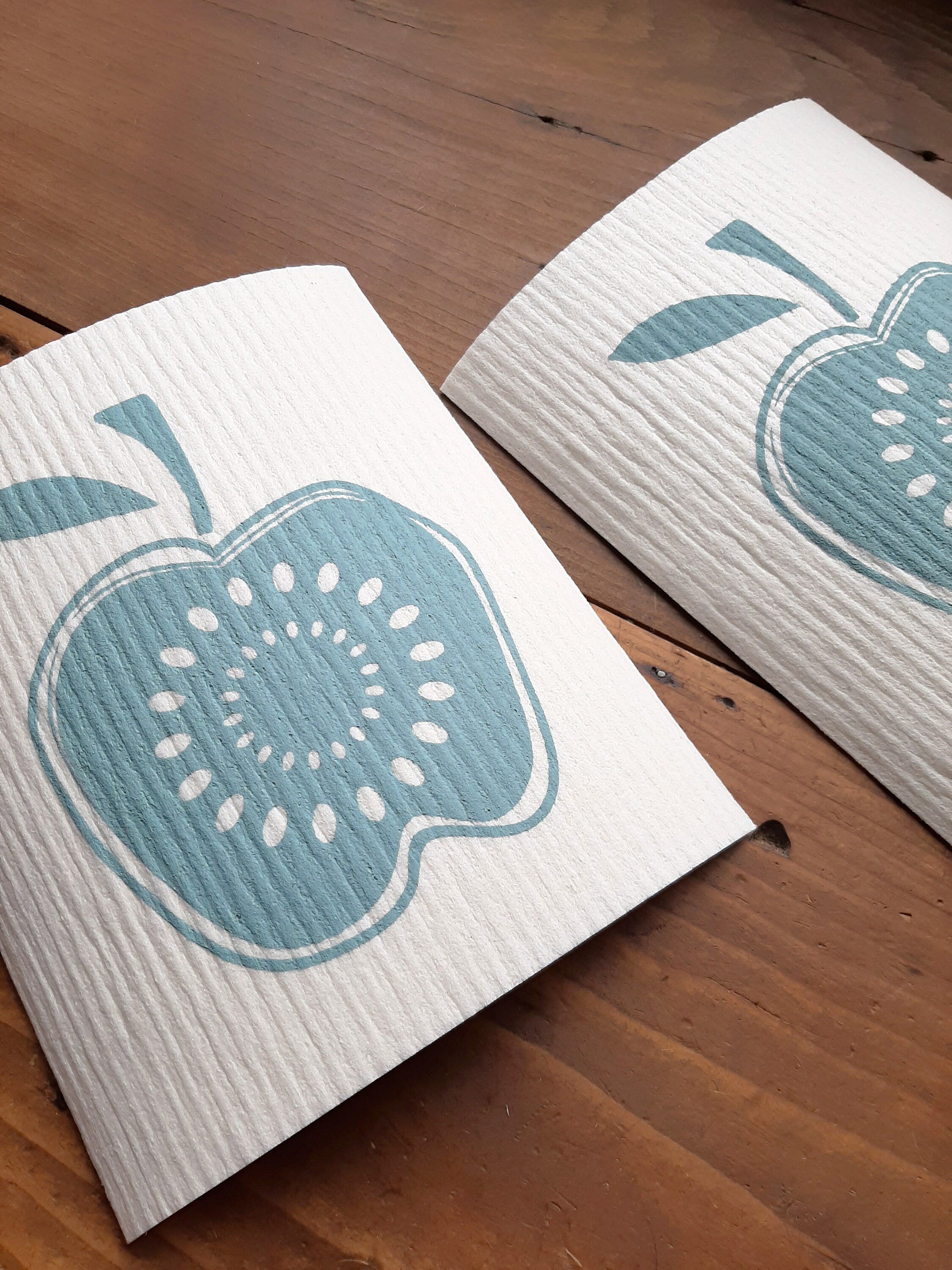 Nachhaltige Schwammtücher mit Apfel-Motiv, Siebdruck, waschbares veganes Spültuch im Retro/Vintage Design, 70iger Jahre Küche