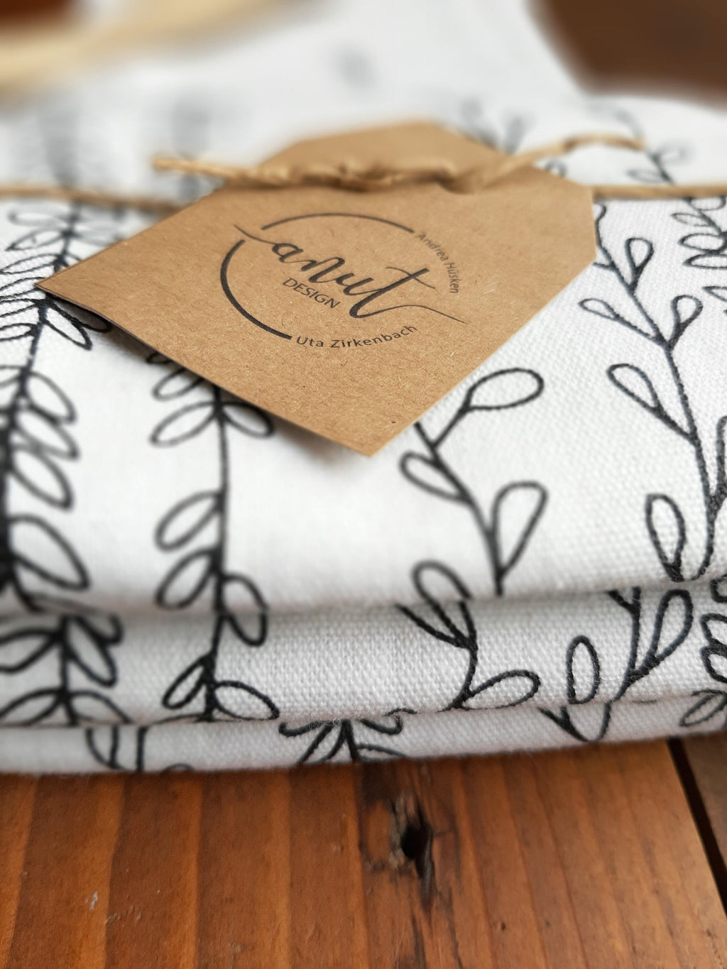 Geschirrtuch Halbleinen von Hand bedruckt mit Ranken, skandinavisches Wohndesign, Siebdruck Handarbeit, Geschenk Skandinavien Liebhaber