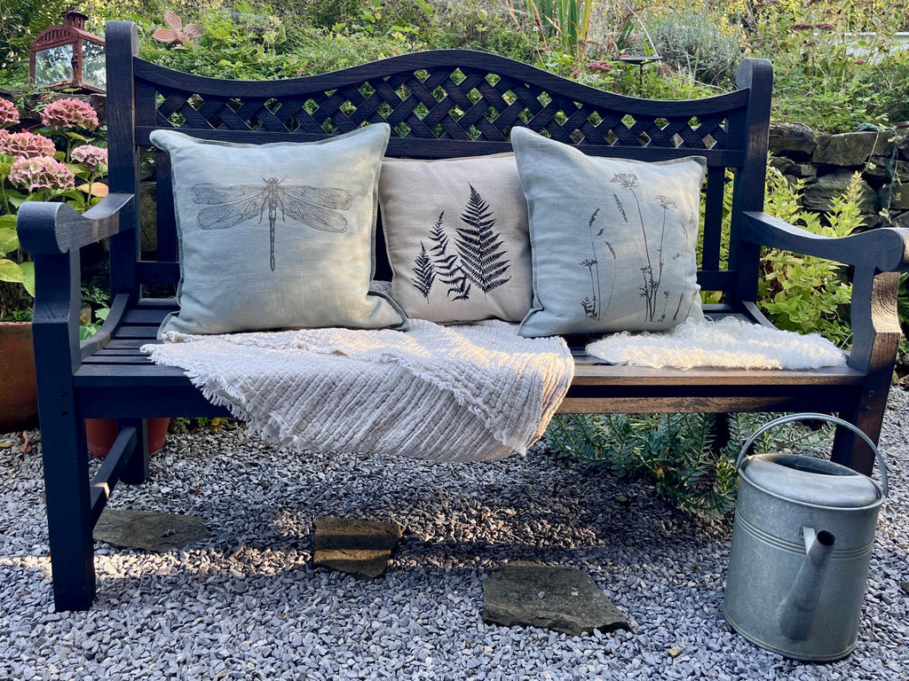 Kissenbezug 100 % Leinen Motiv Libelle, Siebdruck, Kissenhülle / Kissen 50 x 50 cm salbeigrün, Wohndekoration Frühling / Sommer nachhaltig