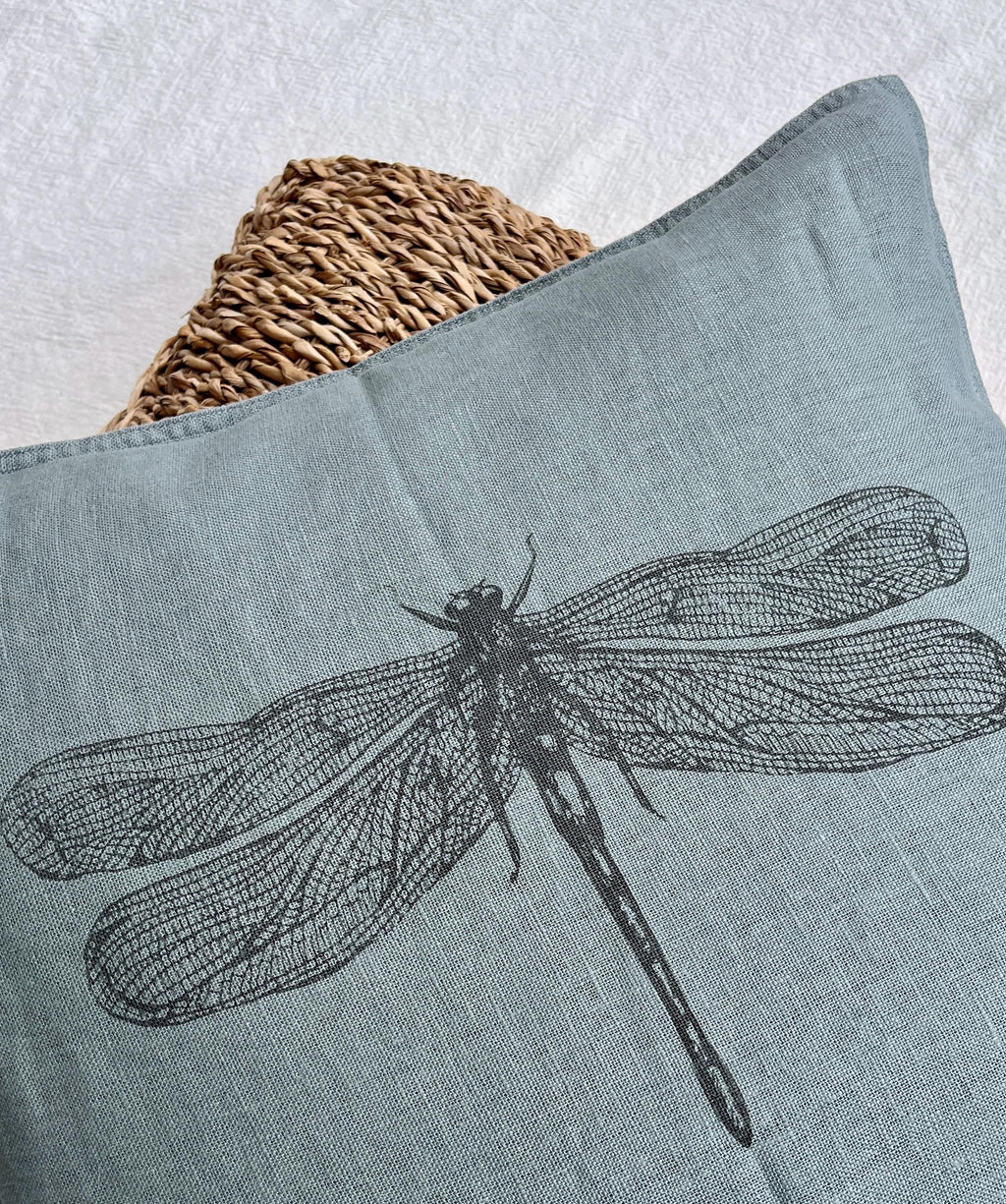Kissenbezug 100 % Leinen Motiv Libelle, Siebdruck, Kissenhülle / Kissen 50 x 50 cm salbeigrün, Wohndekoration Frühling / Sommer nachhaltig