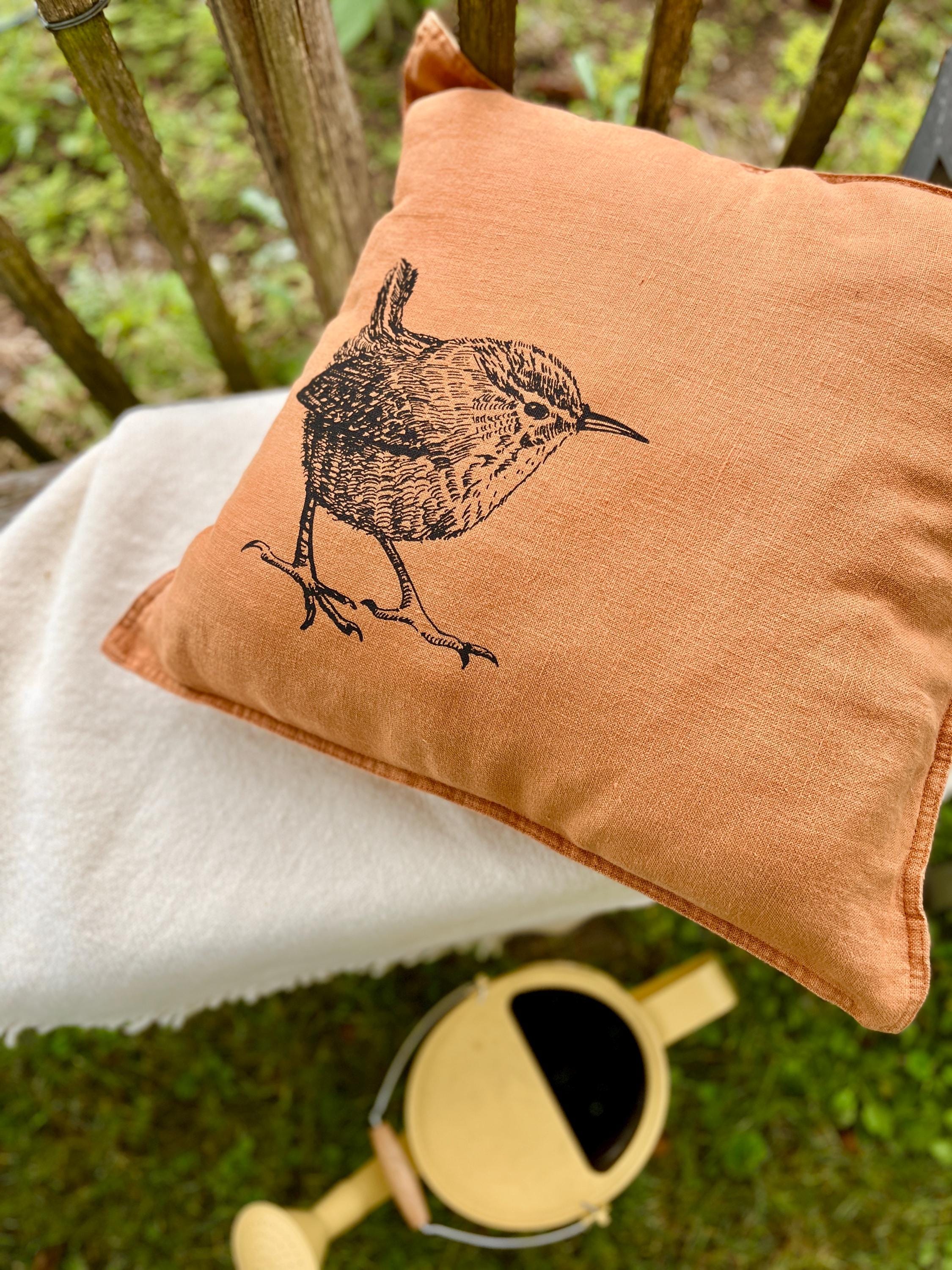 Leinen-Kissenbezug handbedruckt mit Motiv Zaunkönig, Siebdruck Handarbeit, Geschenk für Vogelliebhaber