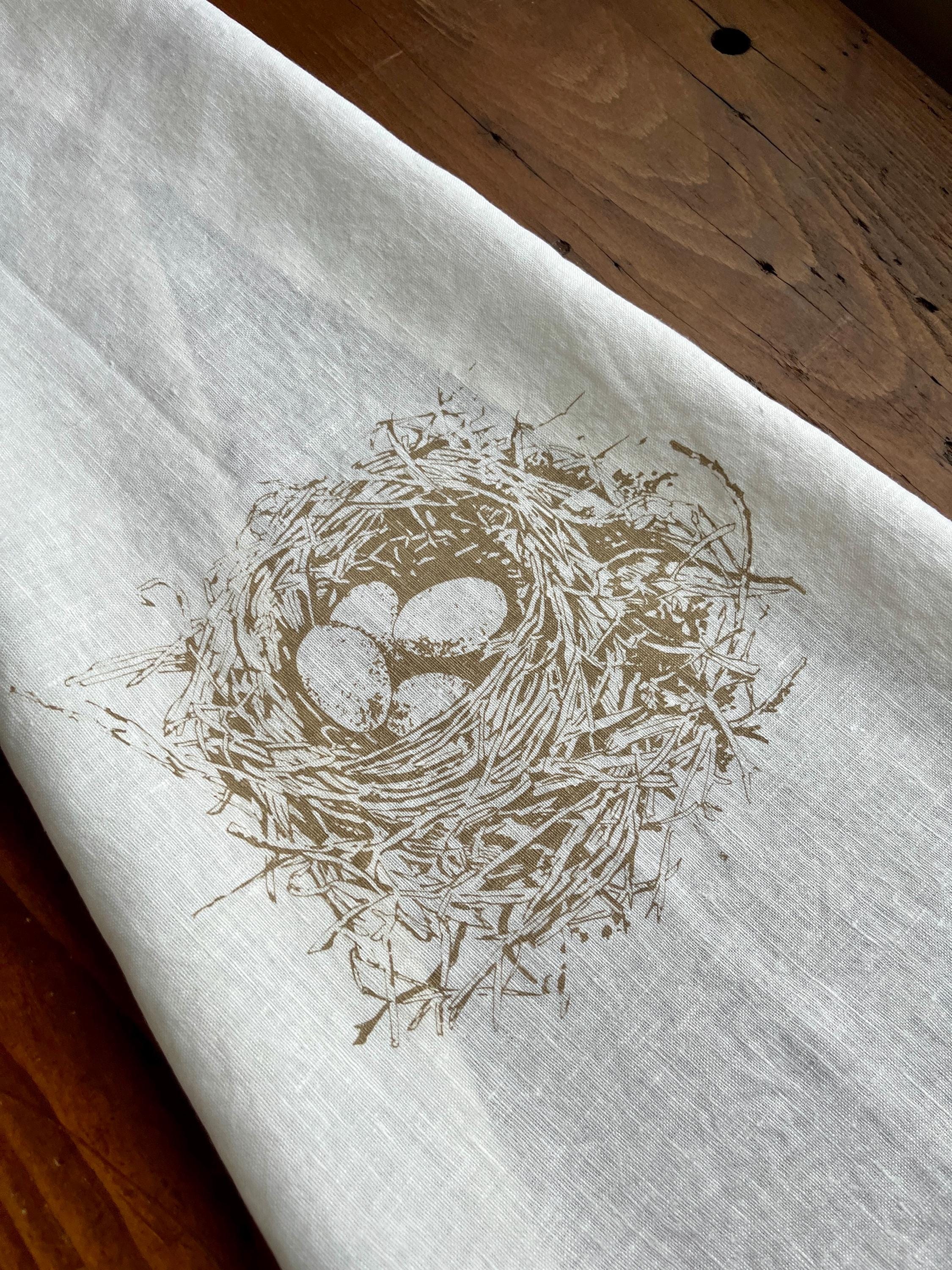 Leinen-Geschirrtuch naturweiß mit Motiv Vogelnest von Hand bedruckt, Siebdruck Handarbeit, Wohndekoration für Frühling, Geschenk Ostern