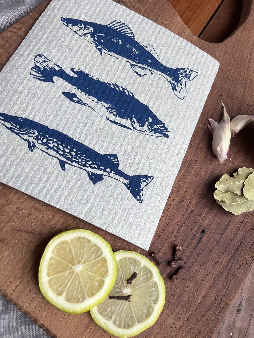 2er Set nachhaltige Schwammtücher mit Fischen, blau / grau, Siebdruck Spültuch vegan, Spülschwamm waschbar, maritime Geschenkidee