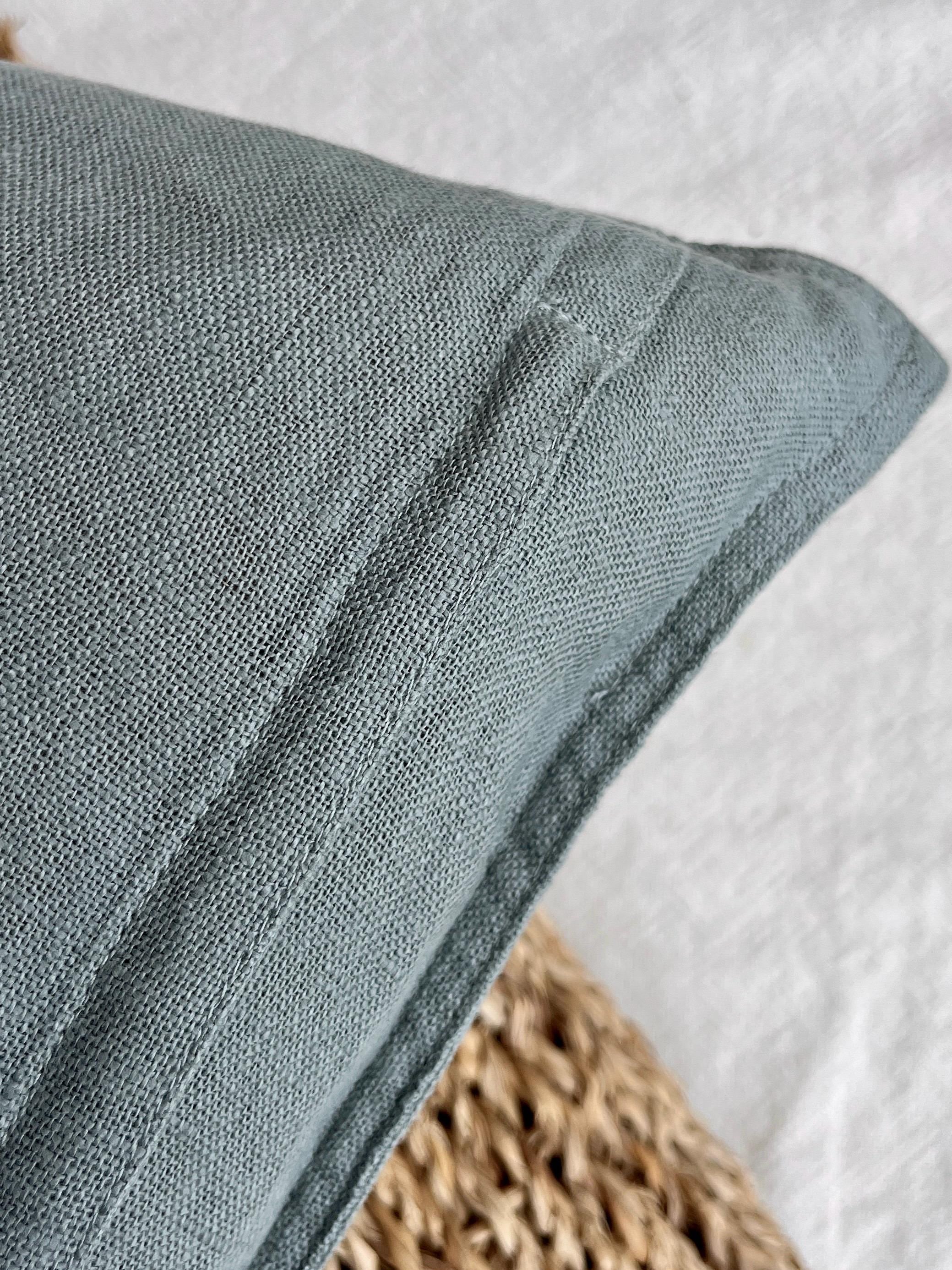 Kissenbezug 100 % Leinen Motiv Libelle, Siebdruck, Kissenhülle / Kissen 50 x 50 cm salbeigrün, Wohndekoration Frühling / Sommer nachhaltig