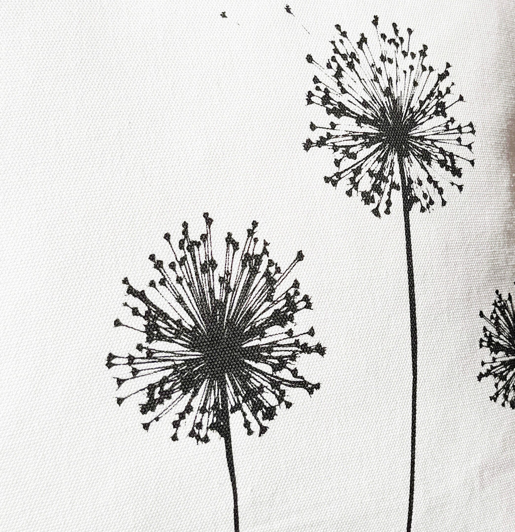 Kissenbezug Baumwolle handbedruckt mit Allium-Motiv, Siebdruck Handarbeit, minimalistisch modernes Kissen, Frühlingsdeko für Wohnzimmer