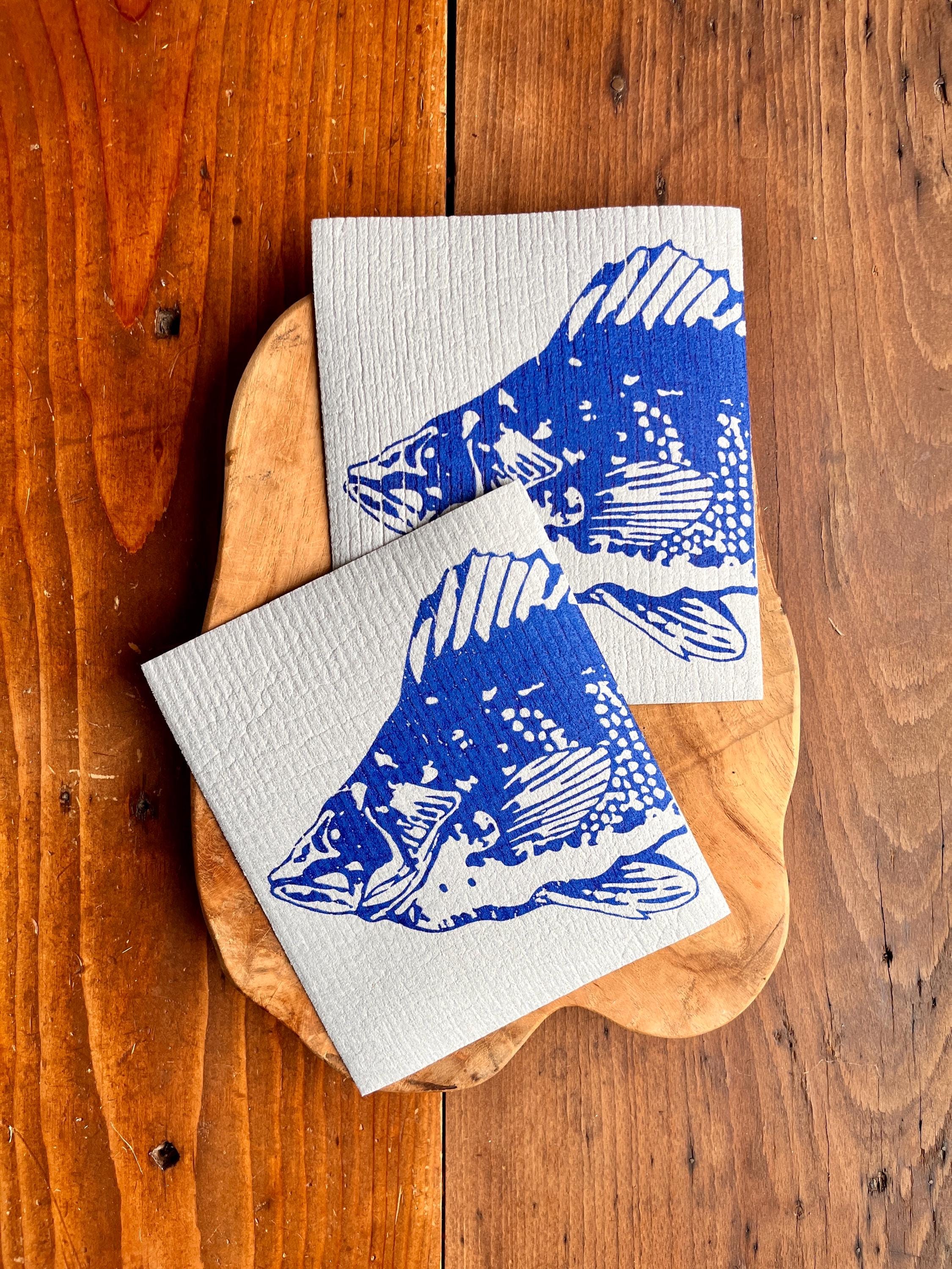 2er Set waschbare Schwammtücher mit Motiv „Karpfen“, ultramarin blau / grau, Siebdruck, Geschenk Küche asiatisch