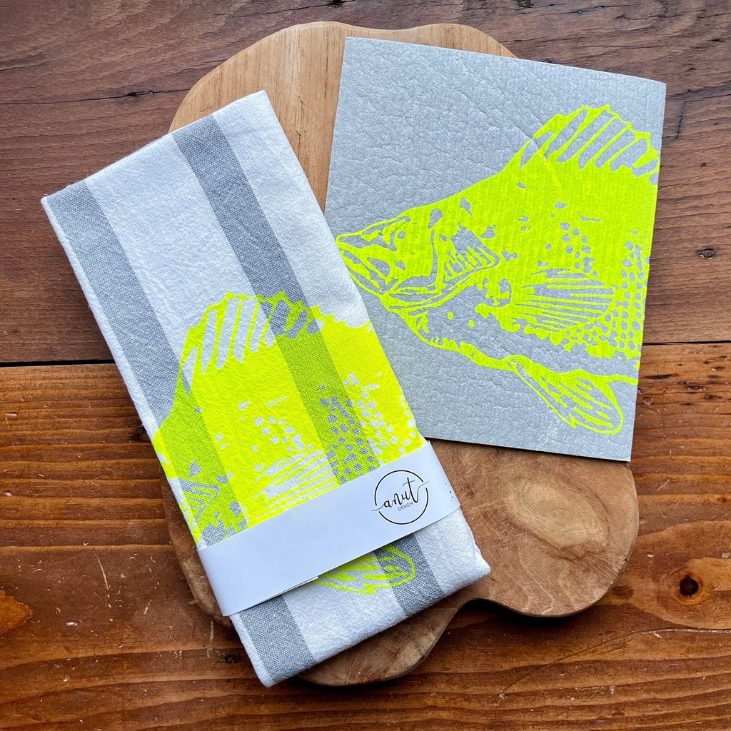 Set Geschirrtuch + Schwammtuch mit Neon-gelbem Fisch, Siebdruck, Neon Trend, Geschenk maritim, moderne Küchen-Deko